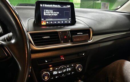 Mazda 3, 2018 год, 1 699 900 рублей, 11 фотография