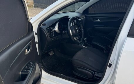 KIA Rio IV, 2022 год, 900 000 рублей, 5 фотография