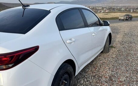 KIA Rio IV, 2022 год, 900 000 рублей, 2 фотография