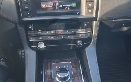 Jaguar F-Pace, 2017 год, 2 300 000 рублей, 10 фотография