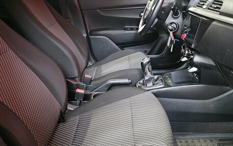 KIA Rio IV, 2018 год, 1 285 000 рублей, 13 фотография