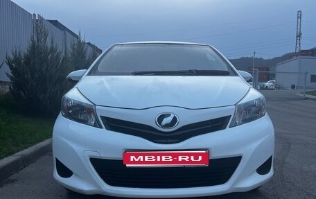 Toyota Vitz, 2013 год, 949 000 рублей, 2 фотография