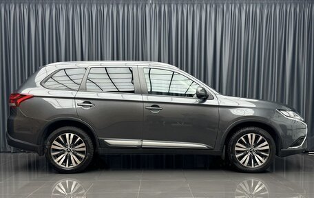 Mitsubishi Outlander III рестайлинг 3, 2019 год, 2 449 000 рублей, 3 фотография