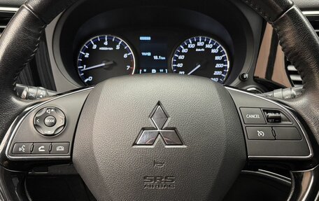 Mitsubishi Outlander III рестайлинг 3, 2019 год, 2 449 000 рублей, 11 фотография