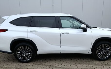 Toyota Highlander, 2025 год, 6 900 000 рублей, 4 фотография