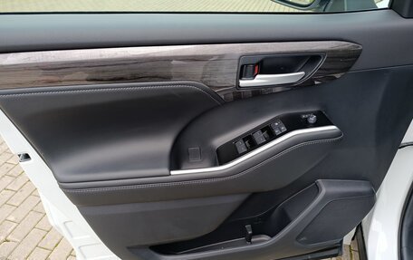 Toyota Highlander, 2025 год, 6 900 000 рублей, 13 фотография