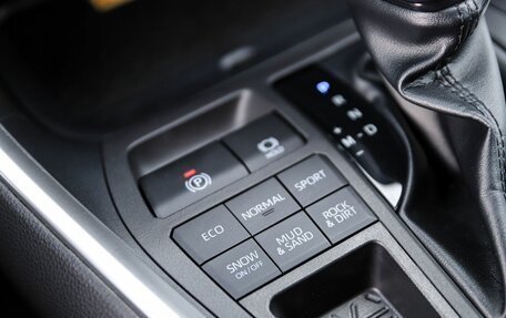 Toyota RAV4, 2025 год, 4 690 000 рублей, 15 фотография