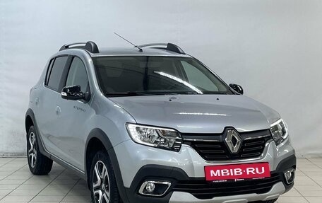 Renault Sandero II рестайлинг, 2022 год, 1 220 000 рублей, 2 фотография