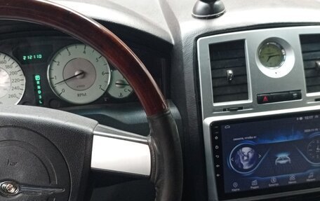 Chrysler 300C II, 2004 год, 750 000 рублей, 1 фотография