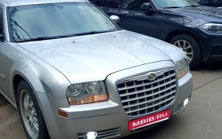 Chrysler 300C II, 2004 год, 750 000 рублей, 3 фотография