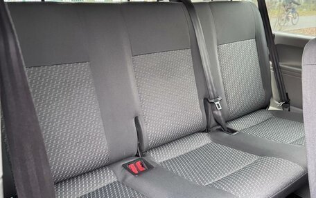 Volkswagen Caravelle T5, 2012 год, 1 670 000 рублей, 9 фотография