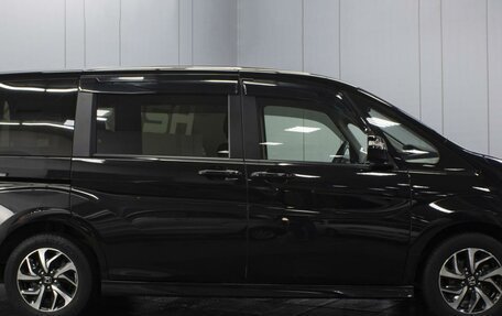 Honda Stepwgn IV, 2018 год, 2 460 000 рублей, 5 фотография