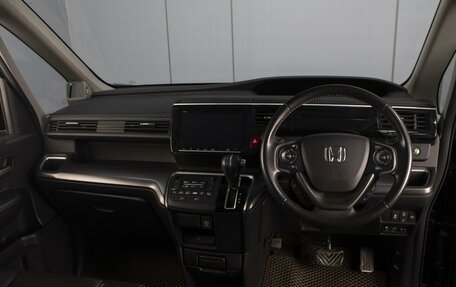Honda Stepwgn IV, 2018 год, 2 460 000 рублей, 6 фотография