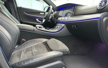 Mercedes-Benz E-Класс, 2019 год, 2 700 000 рублей, 8 фотография