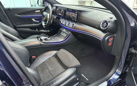 Mercedes-Benz E-Класс, 2019 год, 2 700 000 рублей, 21 фотография