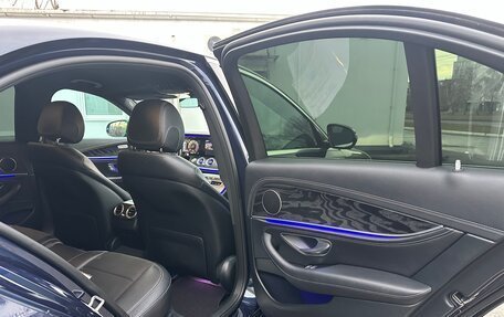 Mercedes-Benz E-Класс, 2019 год, 2 700 000 рублей, 19 фотография