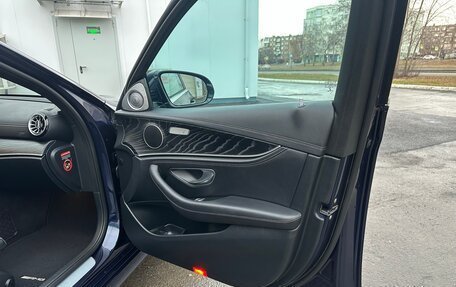 Mercedes-Benz E-Класс, 2019 год, 2 700 000 рублей, 22 фотография
