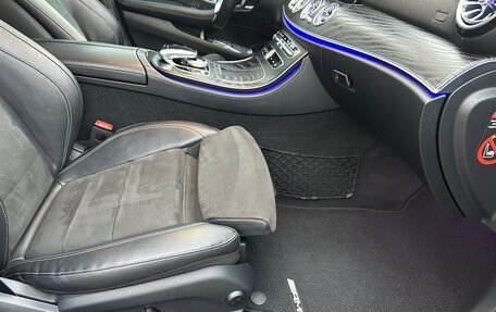 Mercedes-Benz E-Класс, 2019 год, 2 700 000 рублей, 20 фотография