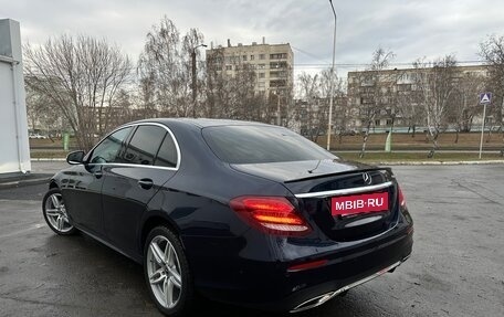 Mercedes-Benz E-Класс, 2019 год, 2 700 000 рублей, 38 фотография