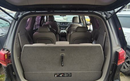 KIA Carnival III, 2018 год, 2 130 000 рублей, 10 фотография