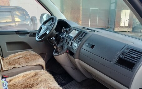 Volkswagen Transporter T5 рестайлинг, 2012 год, 1 380 000 рублей, 2 фотография