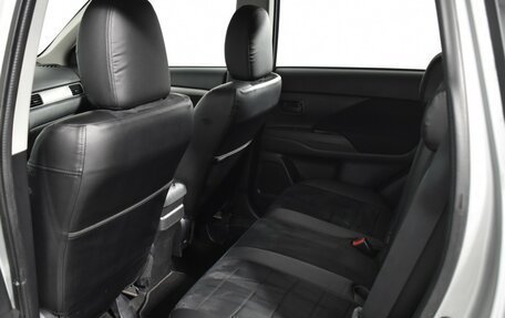 Mitsubishi Outlander III рестайлинг 3, 2015 год, 1 199 000 рублей, 10 фотография