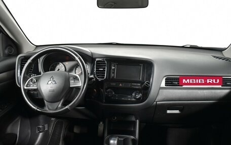 Mitsubishi Outlander III рестайлинг 3, 2015 год, 1 199 000 рублей, 12 фотография