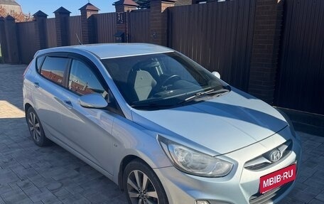 Hyundai Solaris II рестайлинг, 2011 год, 930 000 рублей, 1 фотография