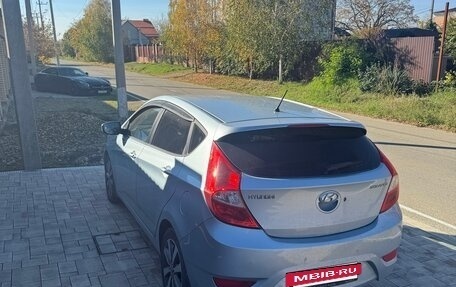 Hyundai Solaris II рестайлинг, 2011 год, 930 000 рублей, 2 фотография