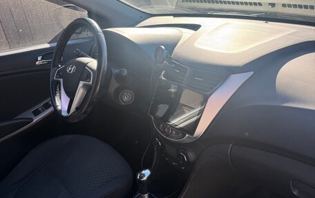 Hyundai Solaris II рестайлинг, 2011 год, 930 000 рублей, 8 фотография