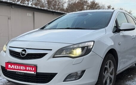 Opel Astra J, 2010 год, 800 000 рублей, 2 фотография
