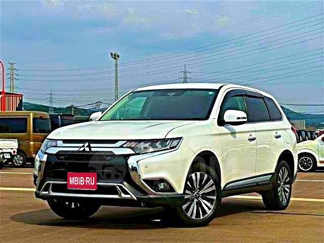 Mitsubishi Outlander III рестайлинг 3, 2022 год, 1 900 000 рублей, 9 фотография