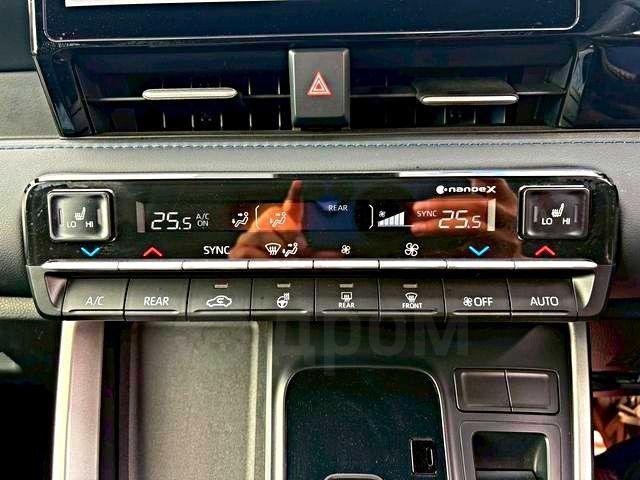 Toyota Voxy III, 2022 год, 2 650 000 рублей, 12 фотография