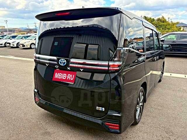 Toyota Voxy III, 2022 год, 2 650 000 рублей, 15 фотография