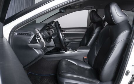 Toyota Camry, 2019 год, 1 780 000 рублей, 10 фотография