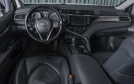 Toyota Camry, 2019 год, 1 780 000 рублей, 6 фотография