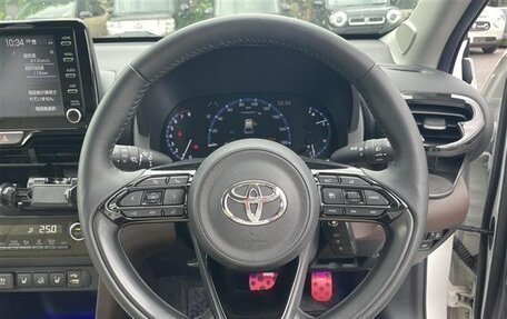 Toyota Yaris Cross, 2021 год, 1 700 000 рублей, 6 фотография