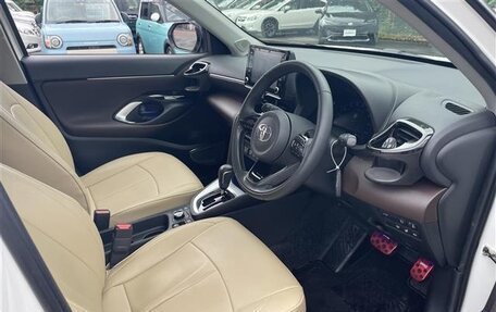 Toyota Yaris Cross, 2021 год, 1 700 000 рублей, 8 фотография