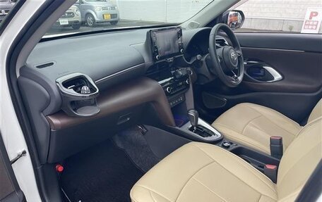 Toyota Yaris Cross, 2021 год, 1 700 000 рублей, 9 фотография