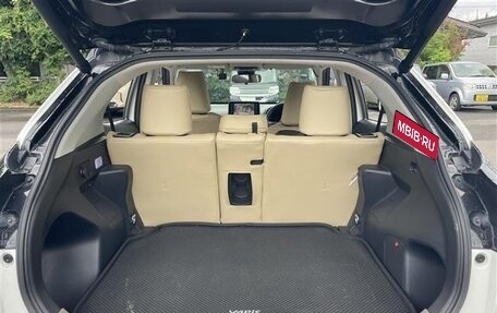 Toyota Yaris Cross, 2021 год, 1 700 000 рублей, 16 фотография