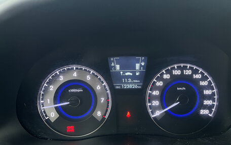 Hyundai Solaris II рестайлинг, 2011 год, 720 000 рублей, 14 фотография