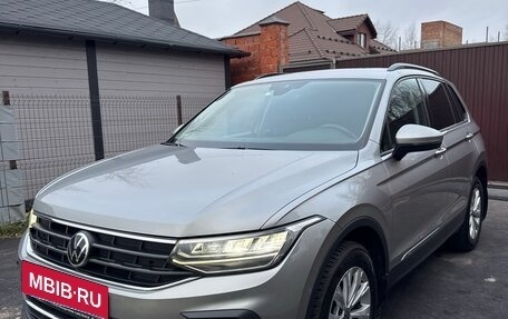 Volkswagen Tiguan II, 2020 год, 2 450 000 рублей, 2 фотография