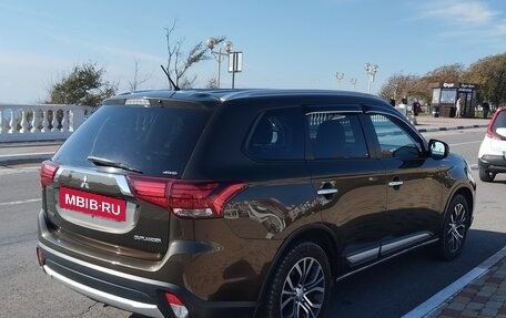 Mitsubishi Outlander III рестайлинг 3, 2015 год, 1 850 000 рублей, 2 фотография