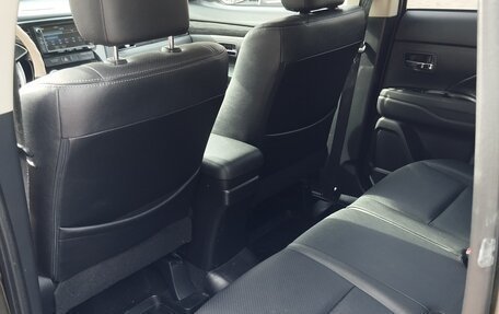 Mitsubishi Outlander III рестайлинг 3, 2015 год, 1 850 000 рублей, 13 фотография