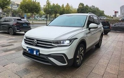 Volkswagen Tiguan II, 2022 год, 2 235 000 рублей, 1 фотография