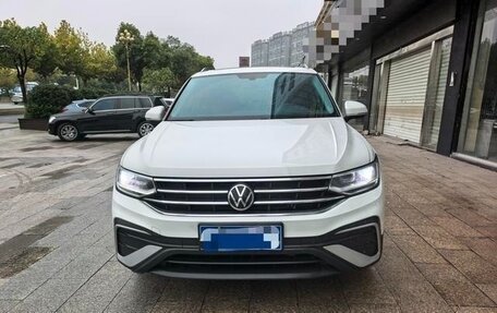Volkswagen Tiguan II, 2022 год, 2 235 000 рублей, 3 фотография