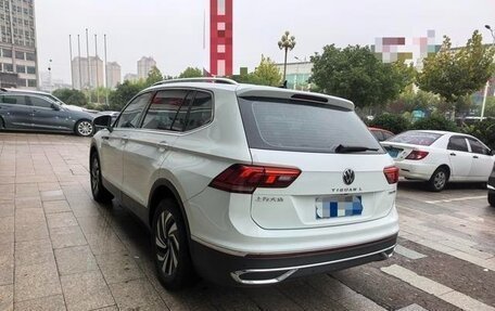 Volkswagen Tiguan II, 2022 год, 2 235 000 рублей, 4 фотография