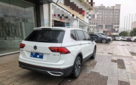 Volkswagen Tiguan II, 2022 год, 2 235 000 рублей, 5 фотография