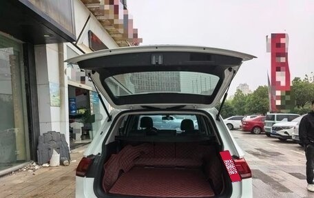 Volkswagen Tiguan II, 2022 год, 2 235 000 рублей, 10 фотография