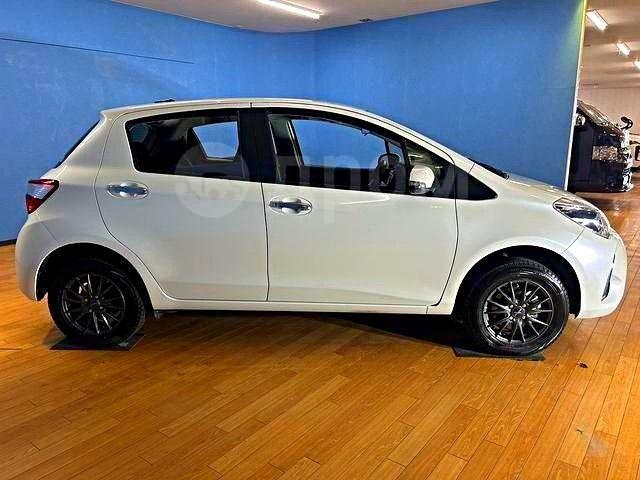 Toyota Vitz XP130 рестайлинг, 2019 год, 731 895 рублей, 12 фотография